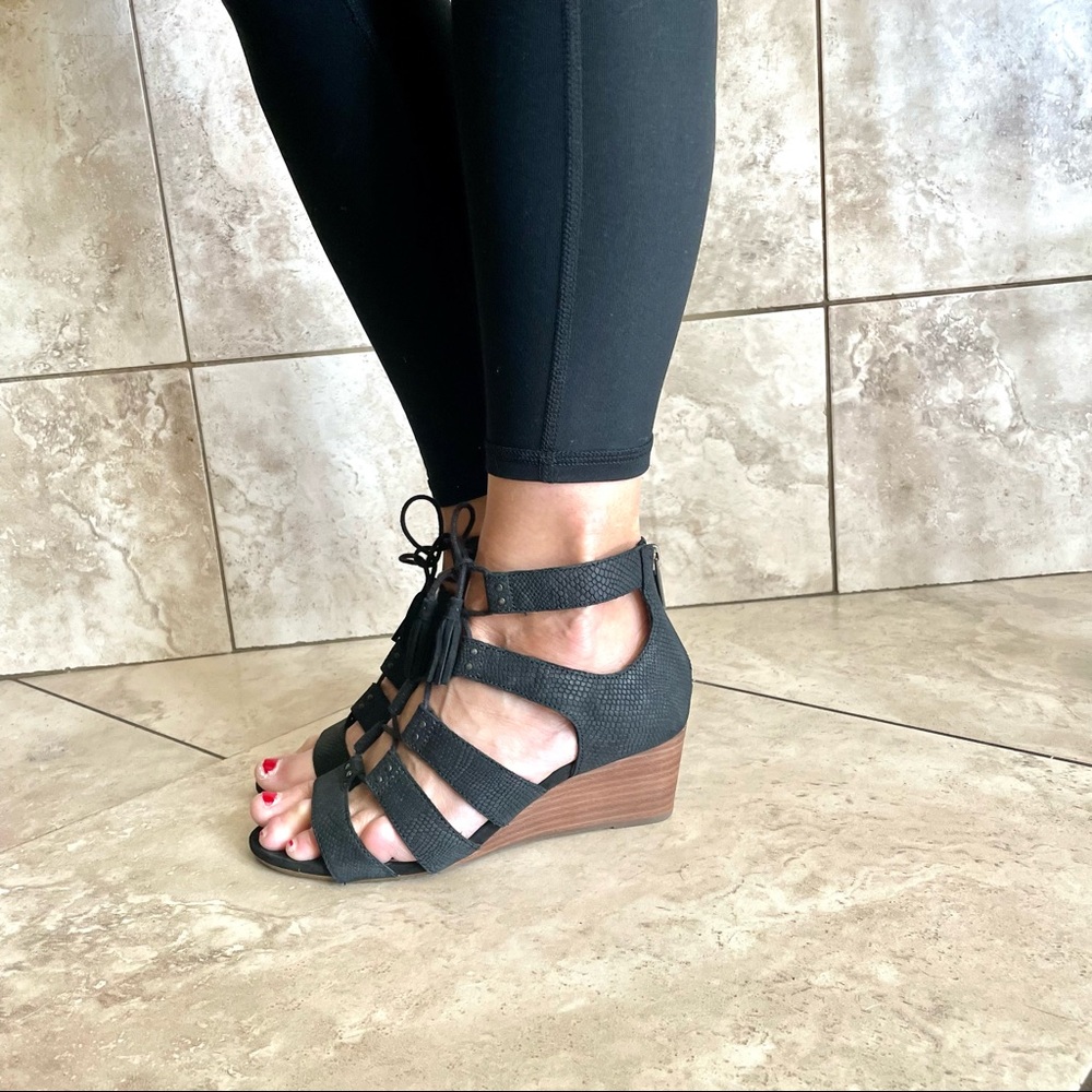 UGG Yasmin snake print wedge sandals tassel black size 7